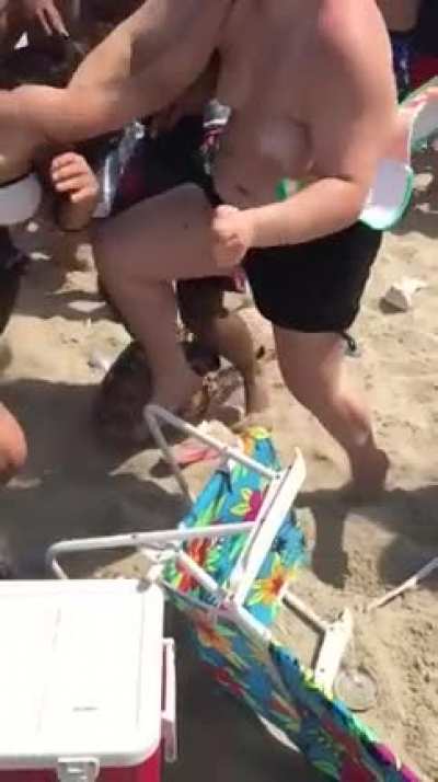 Fight breaks out at Jones Beach, Long Island...WARNING partial nudity