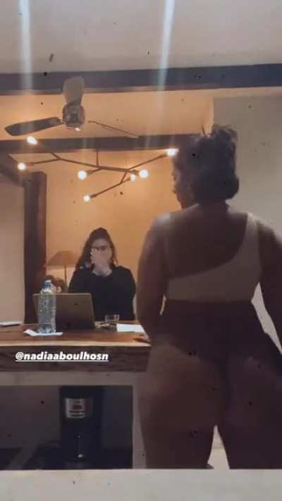 Shaking That Ass Meat