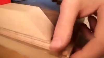 Woodworking with chise[L]