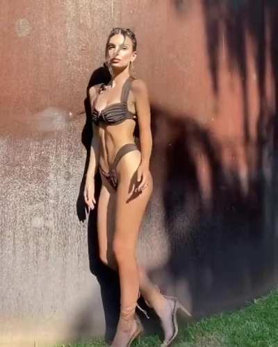 Emily Ratajkowski