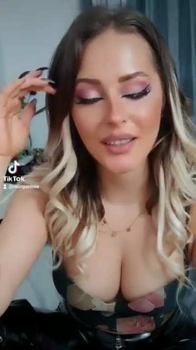 @noirqueenie