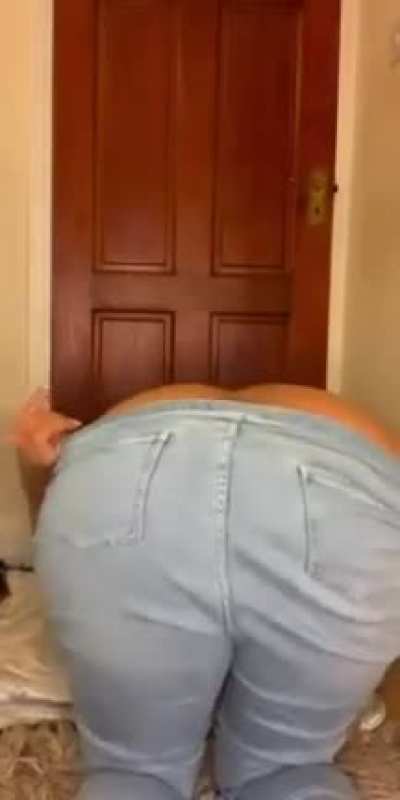 Peek-A-Booty