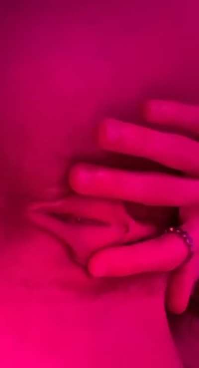 Any change of you eating my pussy on the first date?🥺💕