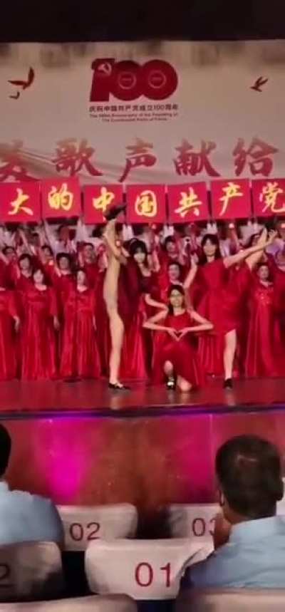 用胯迎接