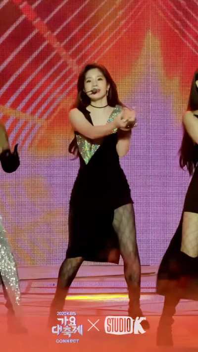 Dahyun (+ Nayeon)
