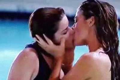 Neve Campbell and Denise Richards making out