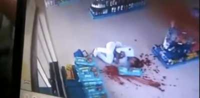 Buyer is shot dead by a motorcycle driver with a shot gun