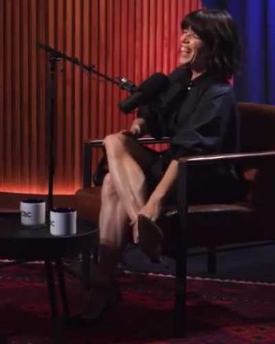 Neve Campbell’s hot legs 🔥