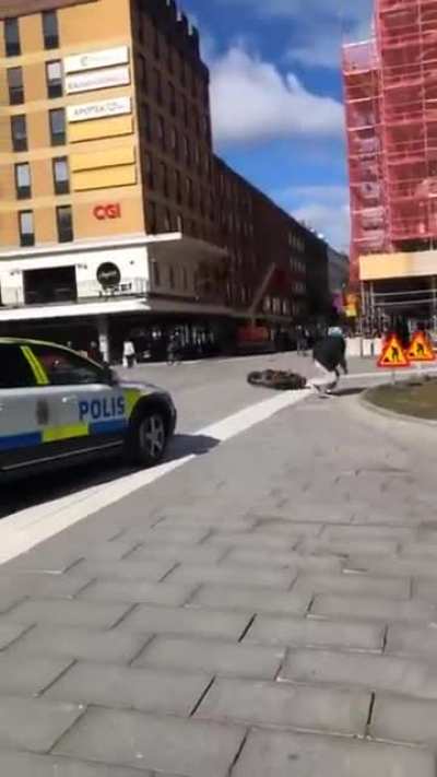 Guy on moped try’s to escape the police.