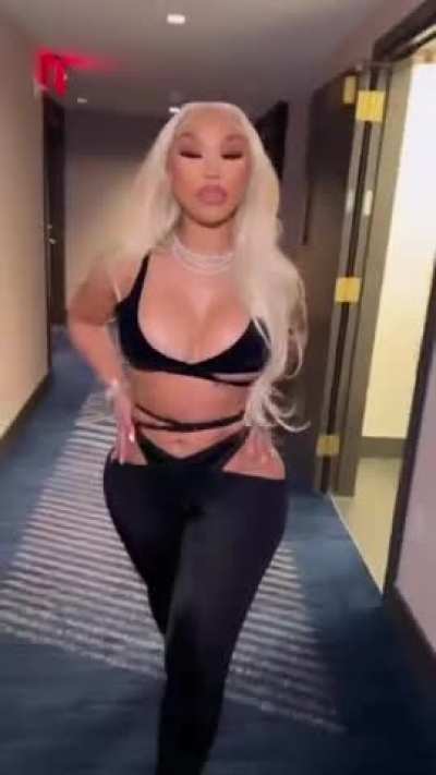 She's Very Thicc 🍑🍑