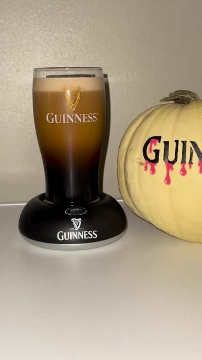 A Halloween Guinness on the surger 👌🏼🎃