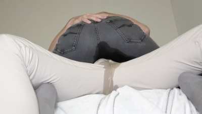 She wets her pants on her boyfriend without warning