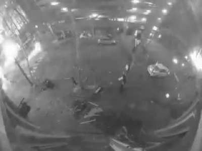 Karavandan gelen ses 'bu mesajı duyabiliyorsanız burayı terkedin!' Akabinde karavan patlıyor zaten