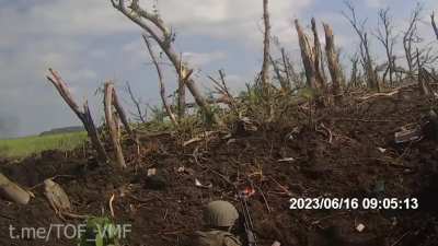 RU pov: Footage of an artillery shell hitting a group of ukrainian soldiers, wounding them. 