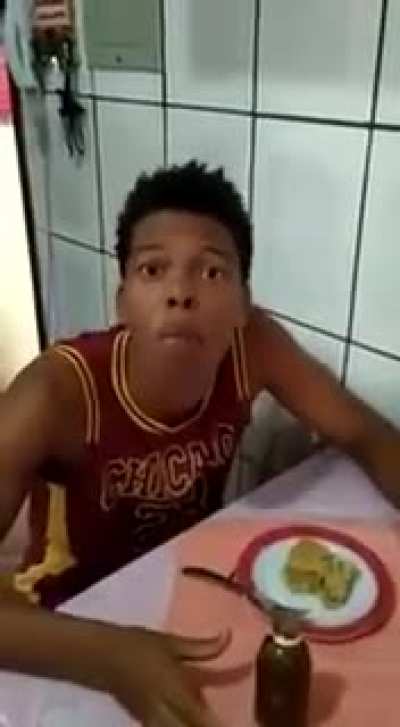 Tô bebendo suco ó