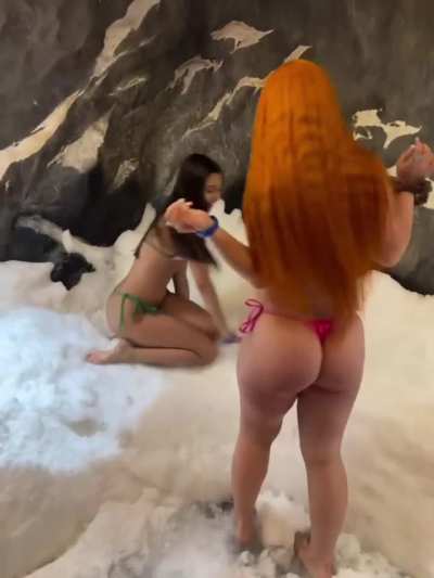 I'm the only person on the planet with this vid of ice spice soles (audio on)