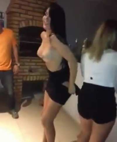 Her friend nope'd out real quick.