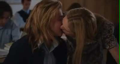 Chloe Grace Mortez 