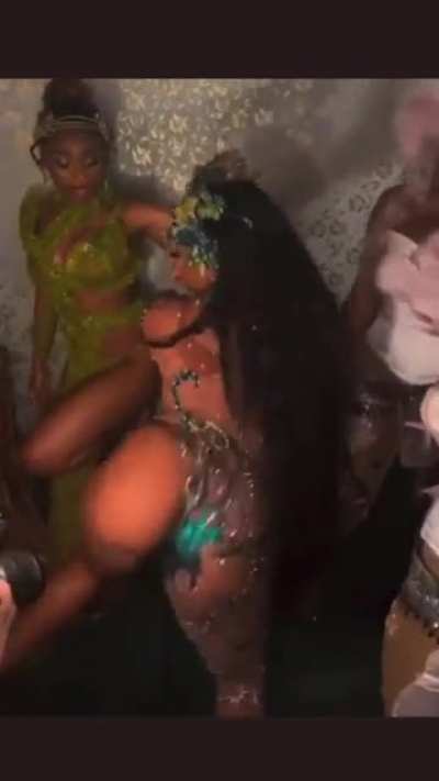 😈💦💦