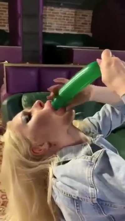 Deepthroating a balloon