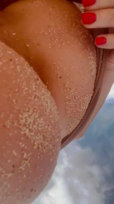 sex on the beach<wbr>!?🦀🌊