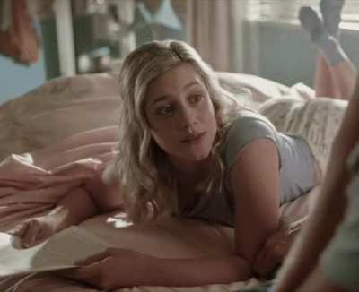 Lili Reinhart