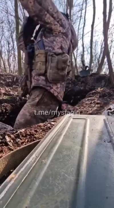 Ukrainian soldiers shooting down a Russian Mavic drone flying low over their position