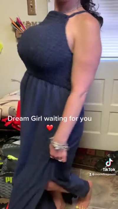Dream Girl waiting for you..