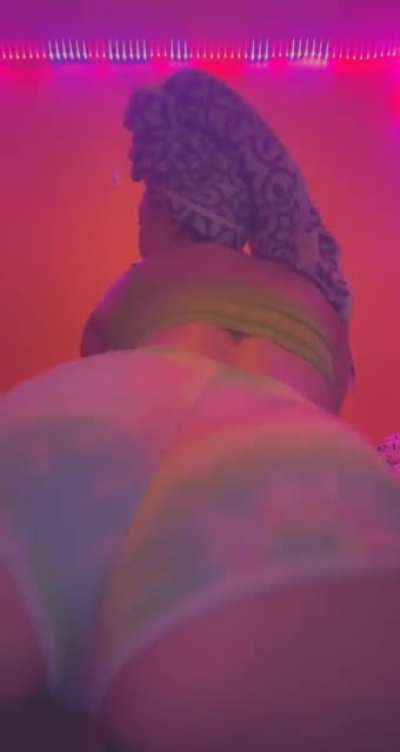 just a white girl twerking……
