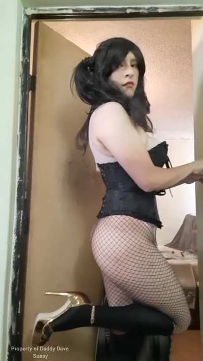 If we’re going to have a beautiful, fabulous day, we might as well start it right by showing off my stunning little Latina sissy princess, Sussy 😏