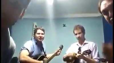 Melhor música do mundo para mandar para os amigos