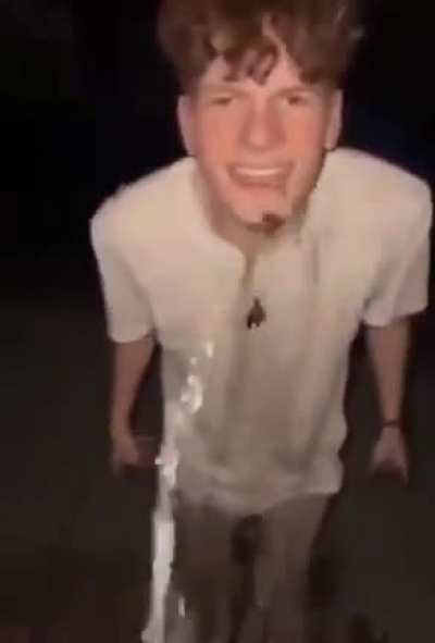 you cant piss here 😡