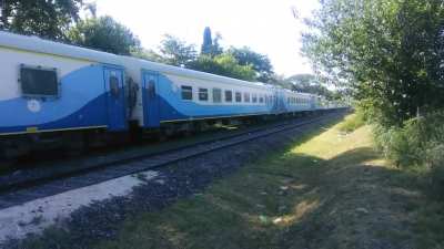 Tren 266 especial procedente de Cevil Pozo pasando a la 9:00 por Estación Sarratea