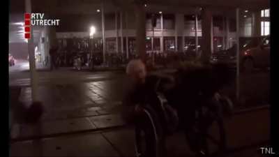 ÊÊÊ...