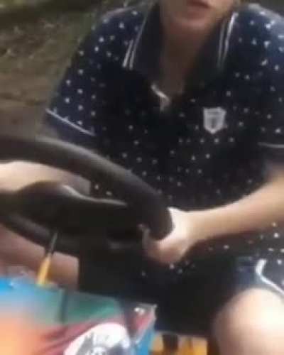 Eu ando de trator kkkkkkkk