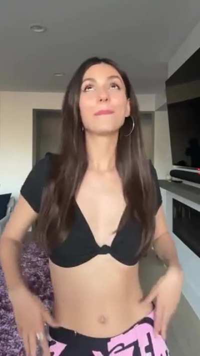 Victoria Justice 