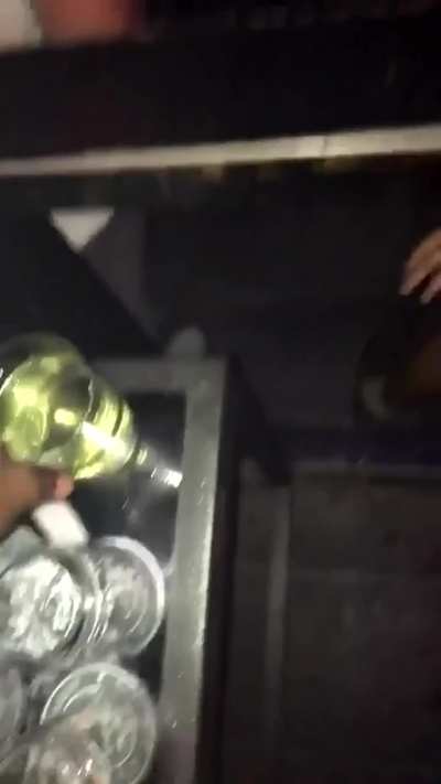 bar pee