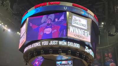 [Highlight] a Lucky clippers fan just won $10,000 for showing up to the game early