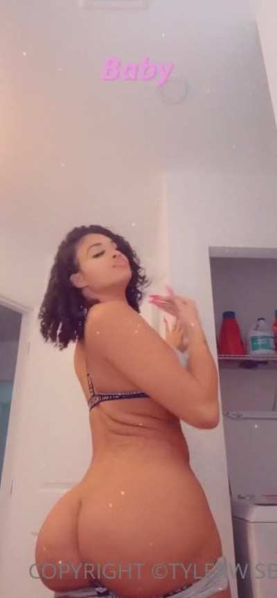 😈