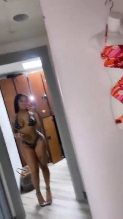 🍑🤳🏽🖤
