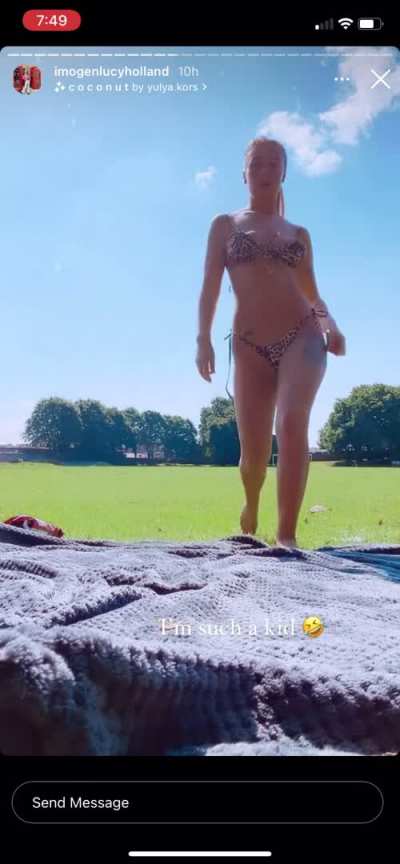Imoge<wbr>nLucy<wbr>Holla<wbr>nd Instagram story boob slip.