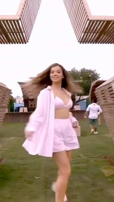 Hailee Steinfeld