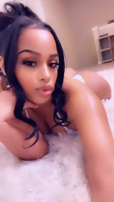 🤎🍑🤳🏽🤍