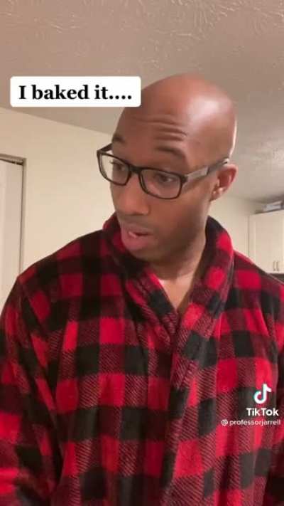 Man bakes his wife a pie