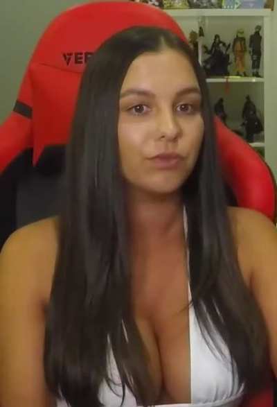 Pudgey and her cleavage 🤤