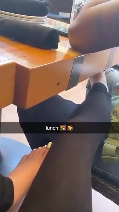 👣