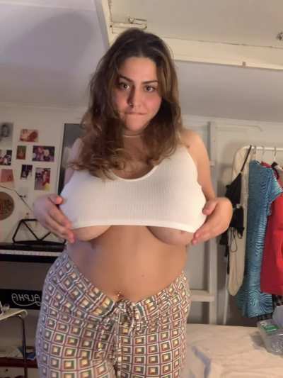 Fun time alone doesn't sound fun, come join me 🥰