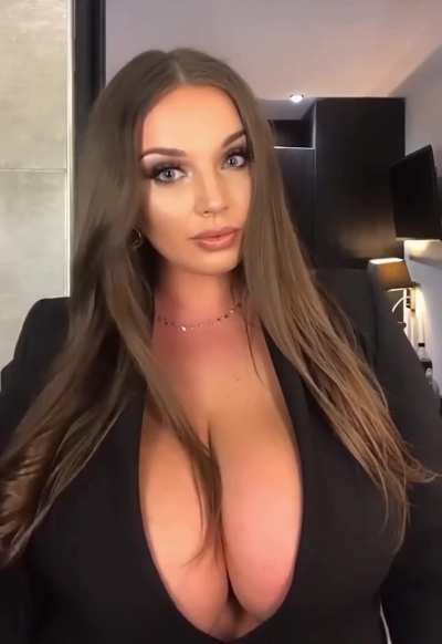 Deep cleavage