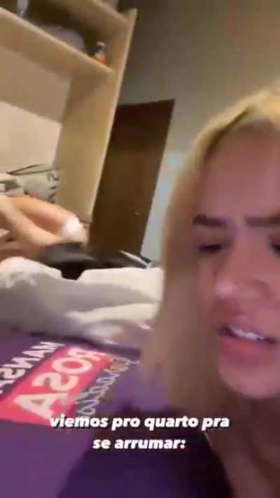 Tainá pagando peito