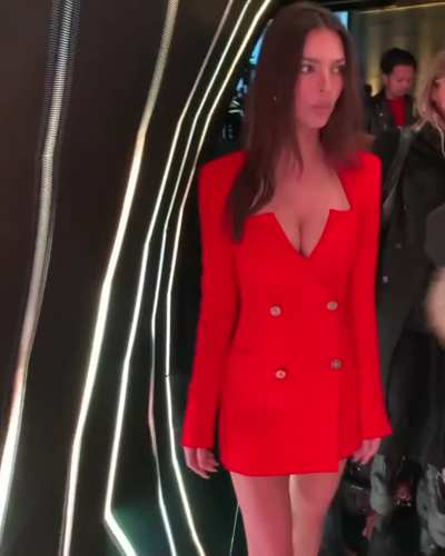 Emily Ratajkowski